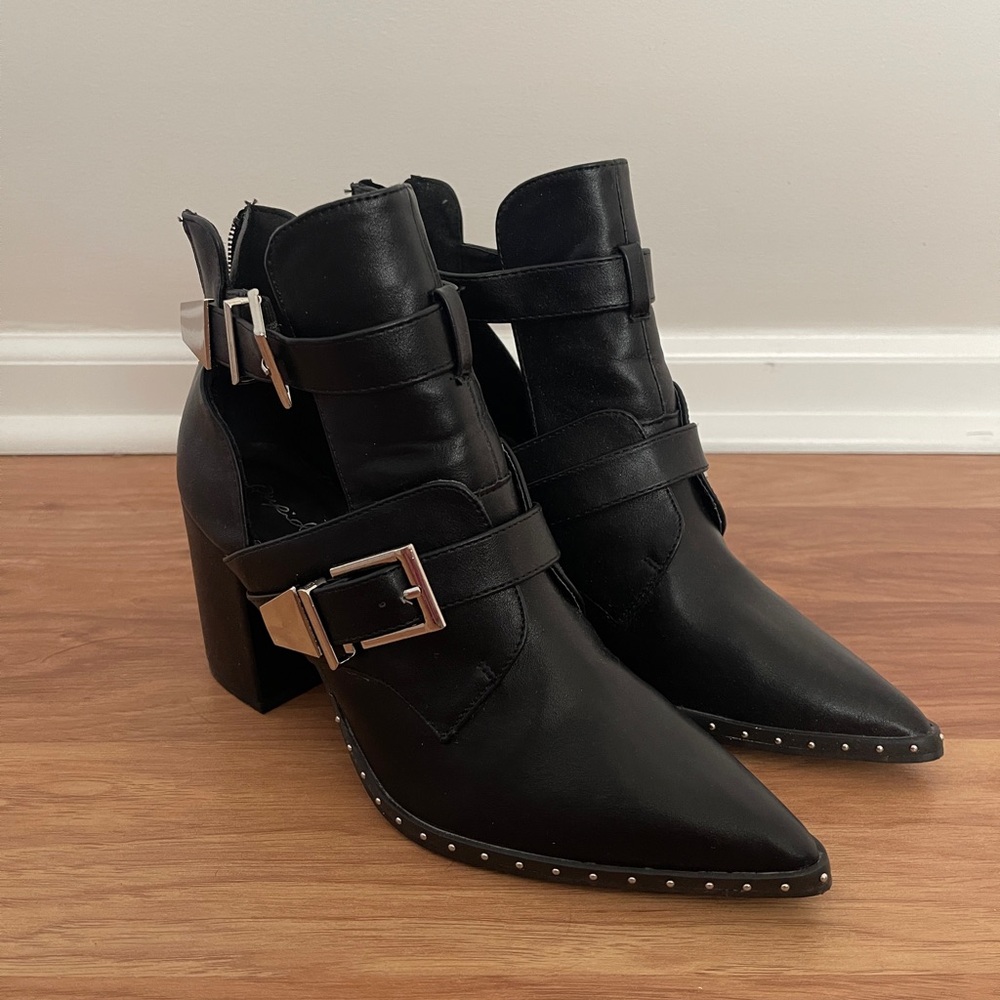 Qupid Black & Silver Bootie. Size 8.